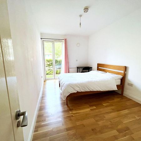Bedroom 2, Queens Road London Eksteriør billede
